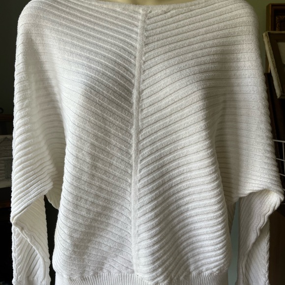 ALFANI BATWING OFF WHITE BLOUSE SIZE LARGE RIBBED PATTERN (FITS SMALL) - Picture 7 of 10